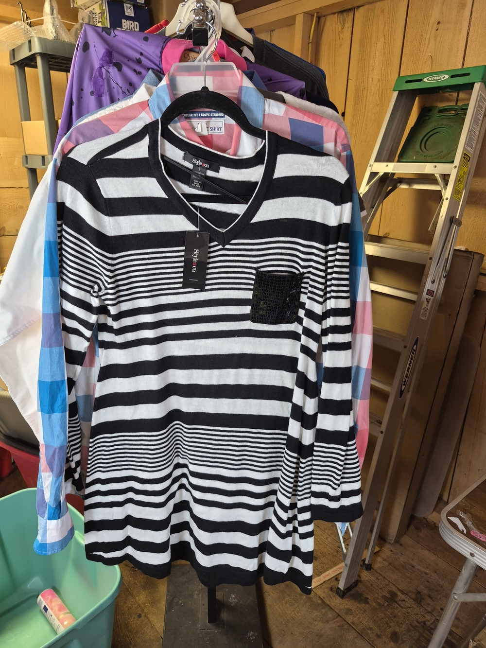 Style & Co. Black and White Striped V-Neck Long Sleeve Top Bin 61